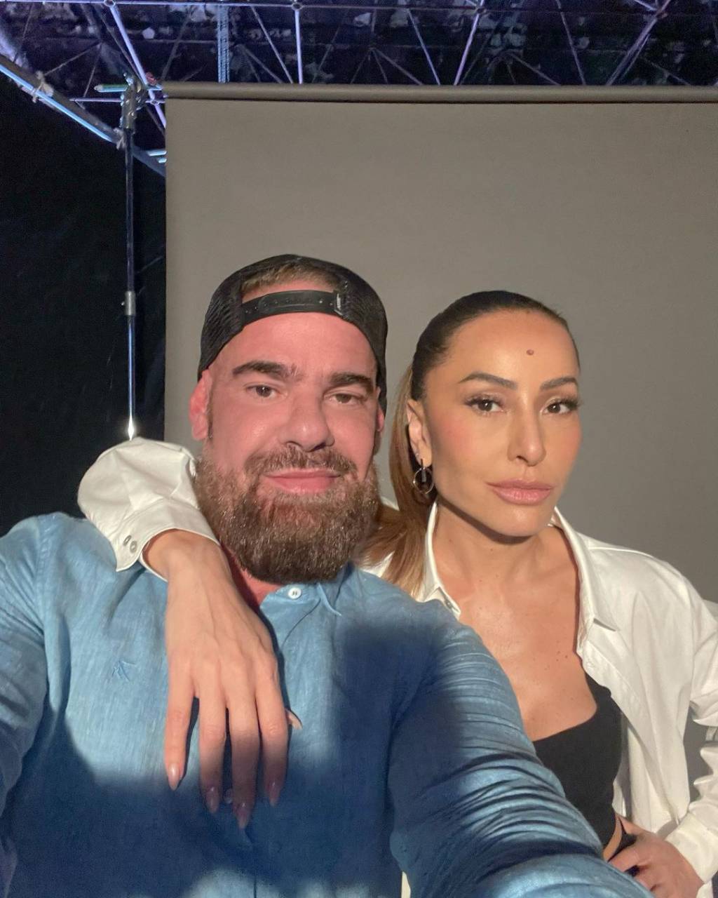 Como maquiar pele com acne, segundo Daniel Hernandez