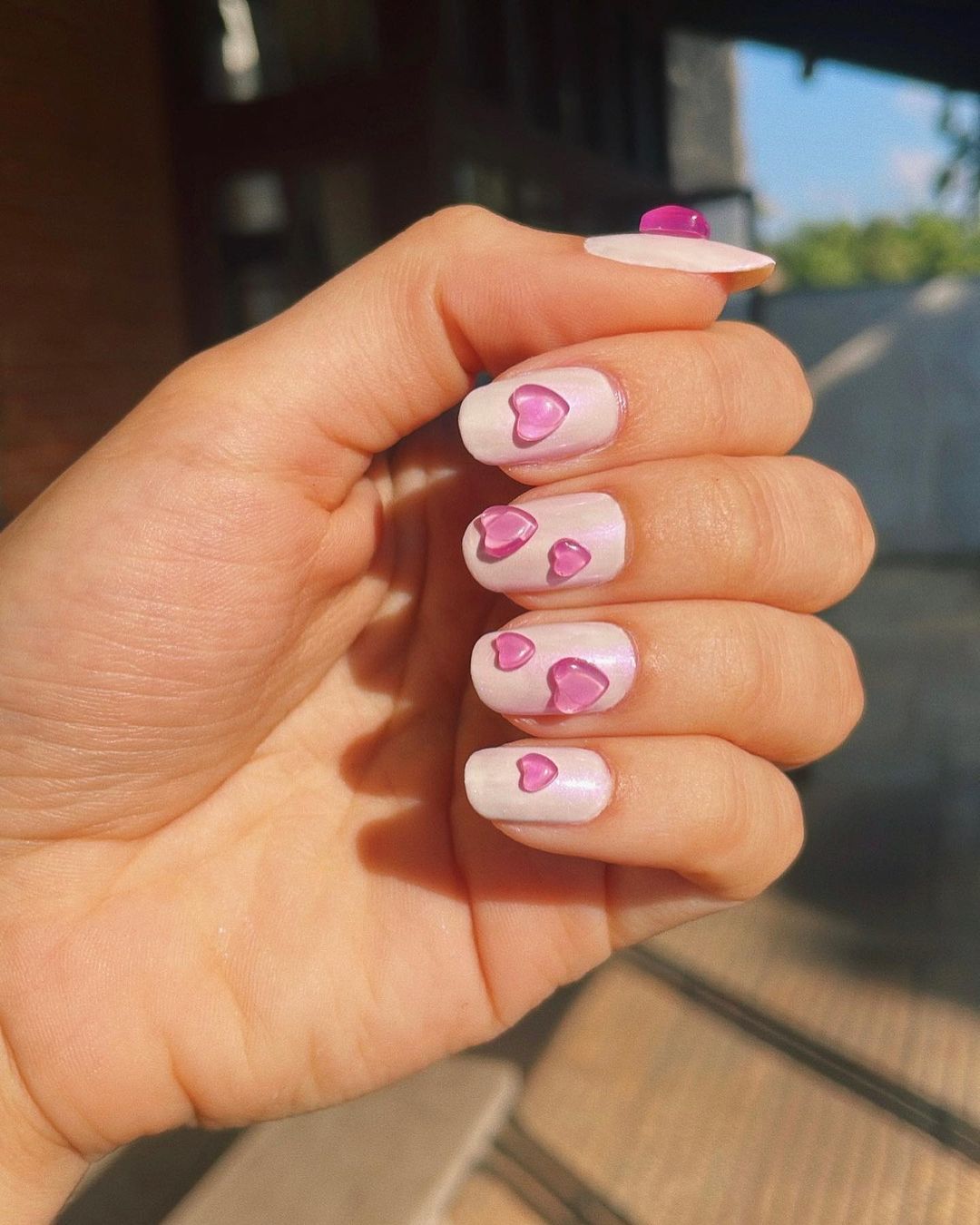 Nail art com cora&ccedil;&atilde;o em 3D