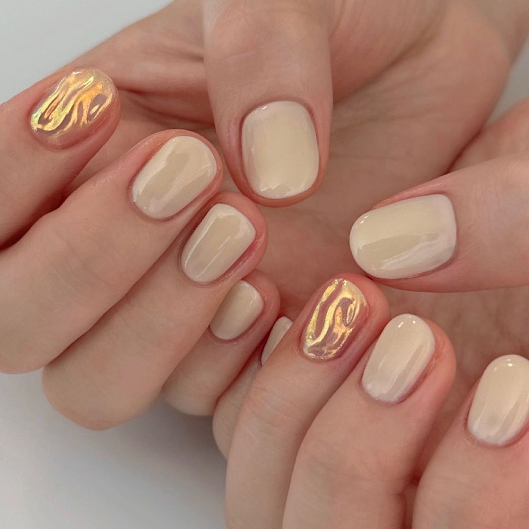 Nail art com efeito marmorizado