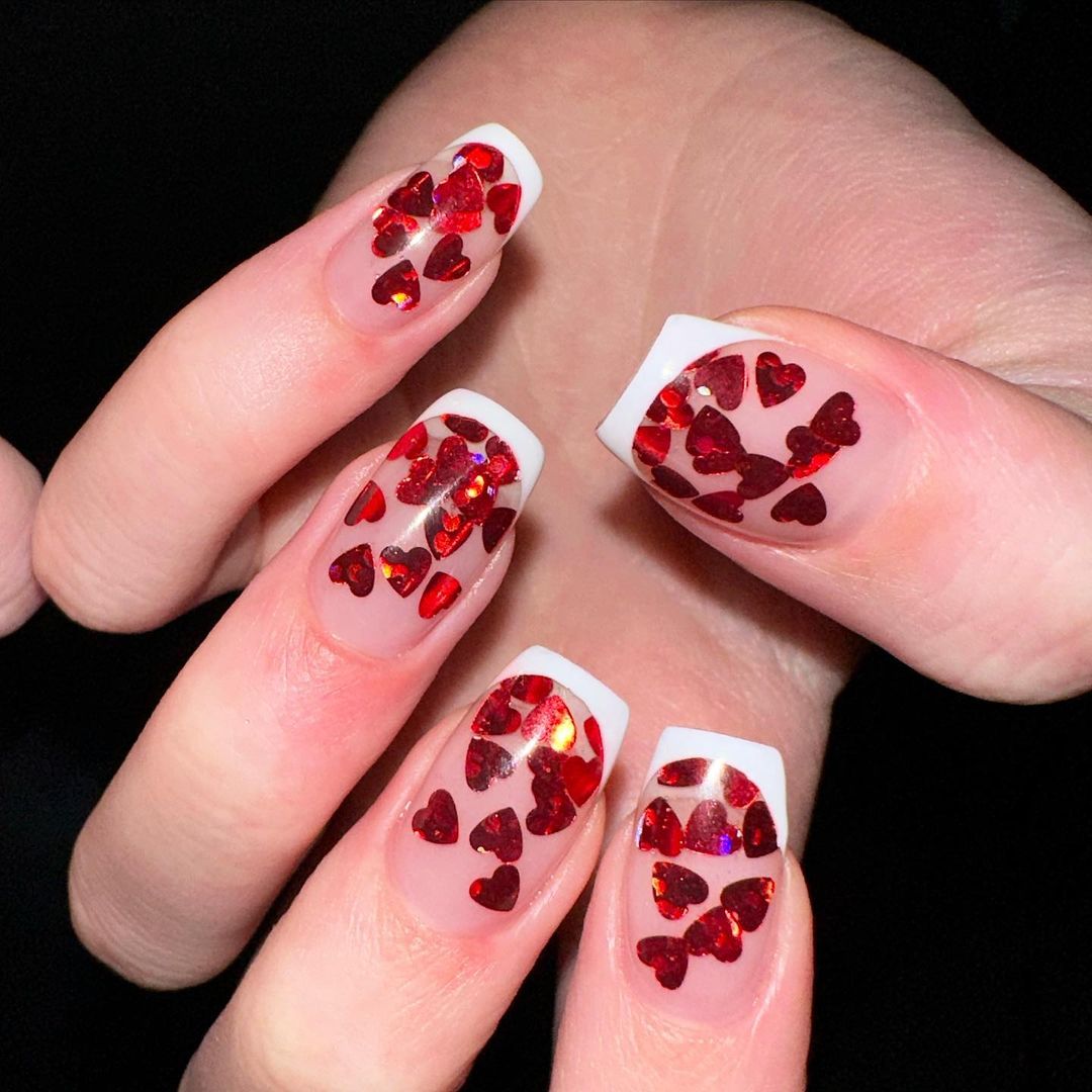 Nail art com cora&ccedil;&atilde;o e francesinha