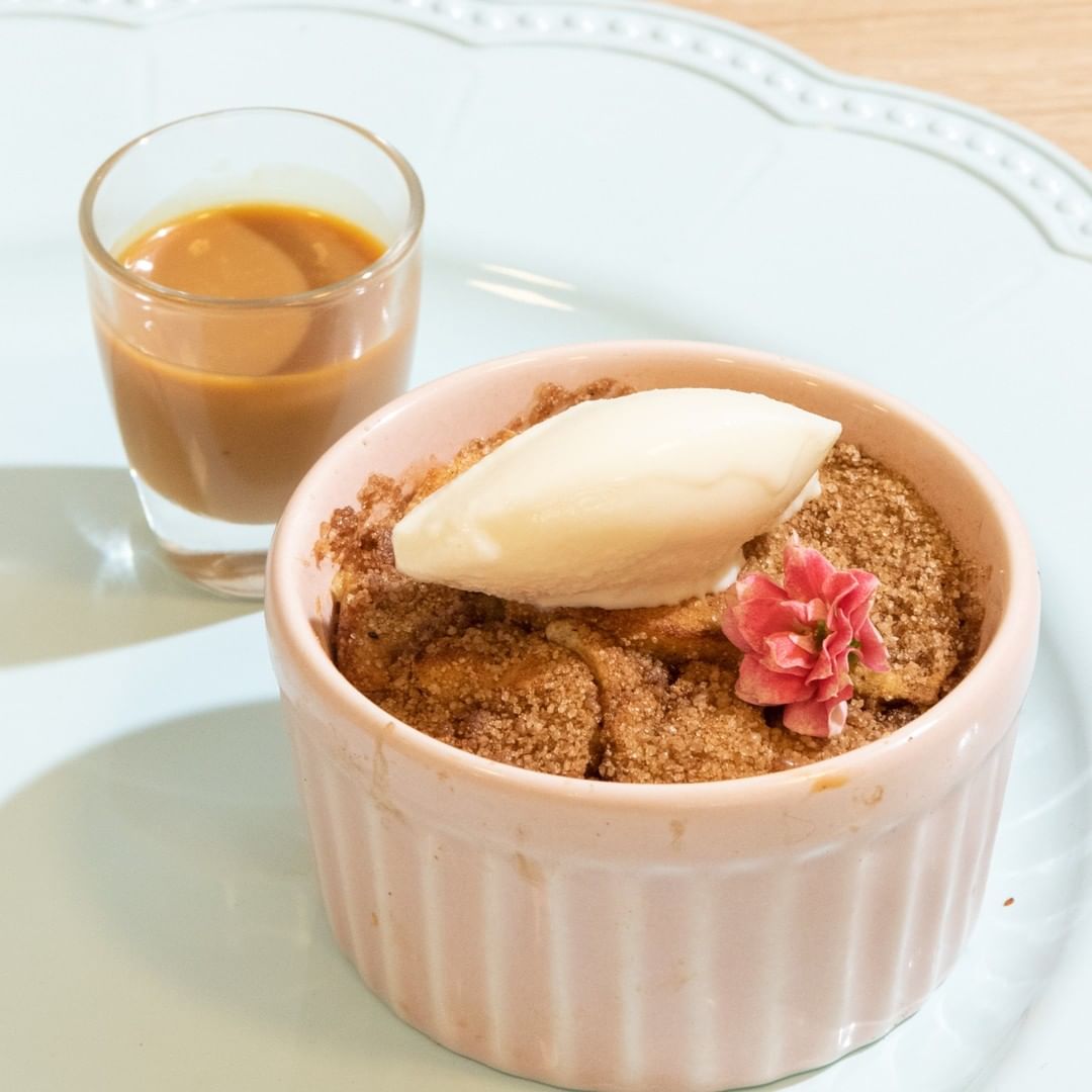 Rabanada no pote com sorvete e doce de leite