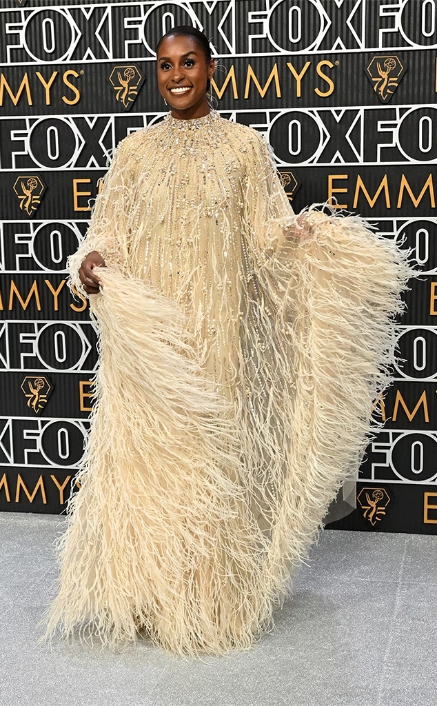 Look das famosas no tapete vermelho do Emmy 2024.