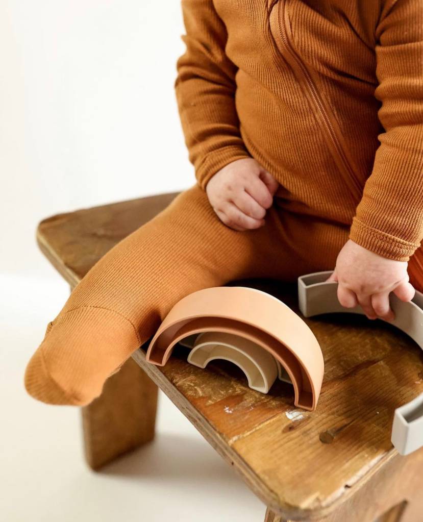 sad-beige-babies-nova-tendência-do-tiktok-4 Os brinquedos também vem sendo comprados em paletas neutras e terrosas
