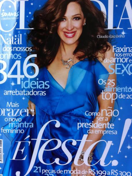 Claudia Raia estampa edi&ccedil;&atilde;o de dezembro de 2011.