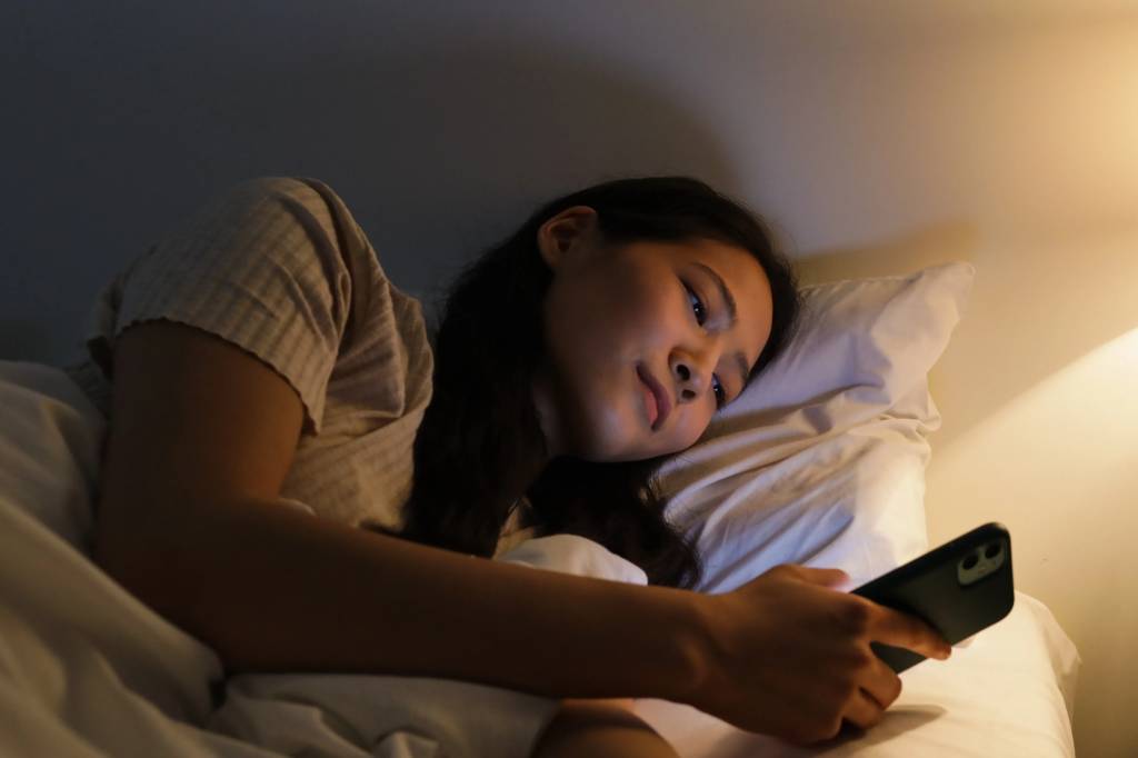 O que é ASMR e como usar para dormir melhor