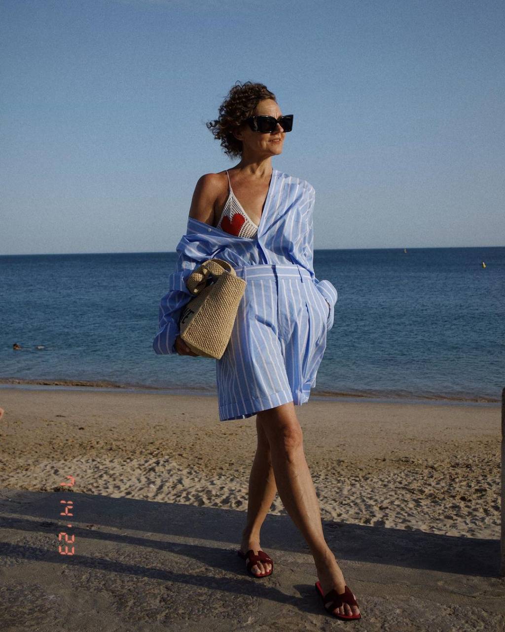 look-com-bolsa-palha look solto e leve para o verão