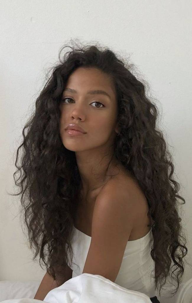 cabelo-natural-aspecto-anos-90 Cachos anos 90: aprenda como deixar o cabelo com aspecto mais natural