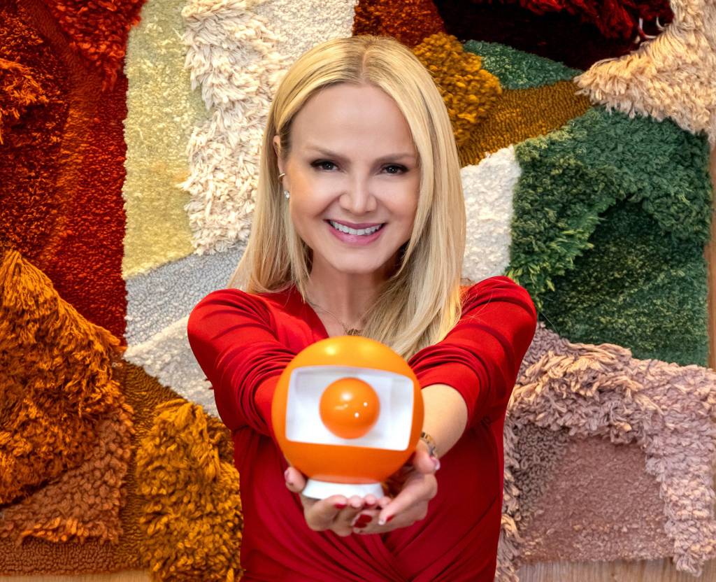 Eliana oficializa contrato com a Globo