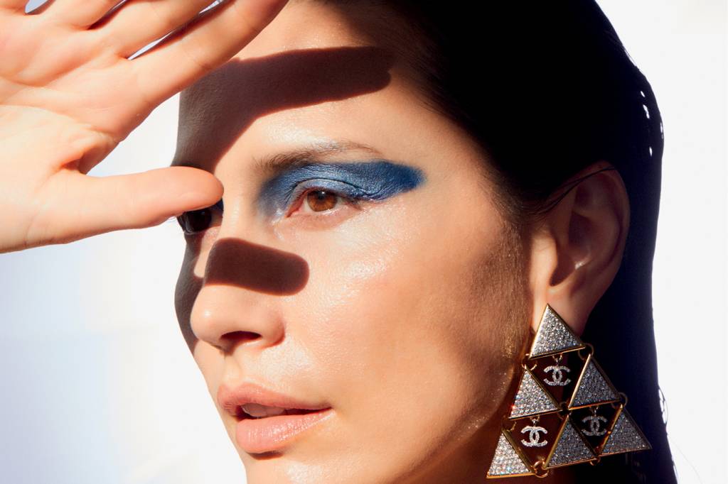 Maquiagem elegante, leve e com glow é tendência para o ano todo