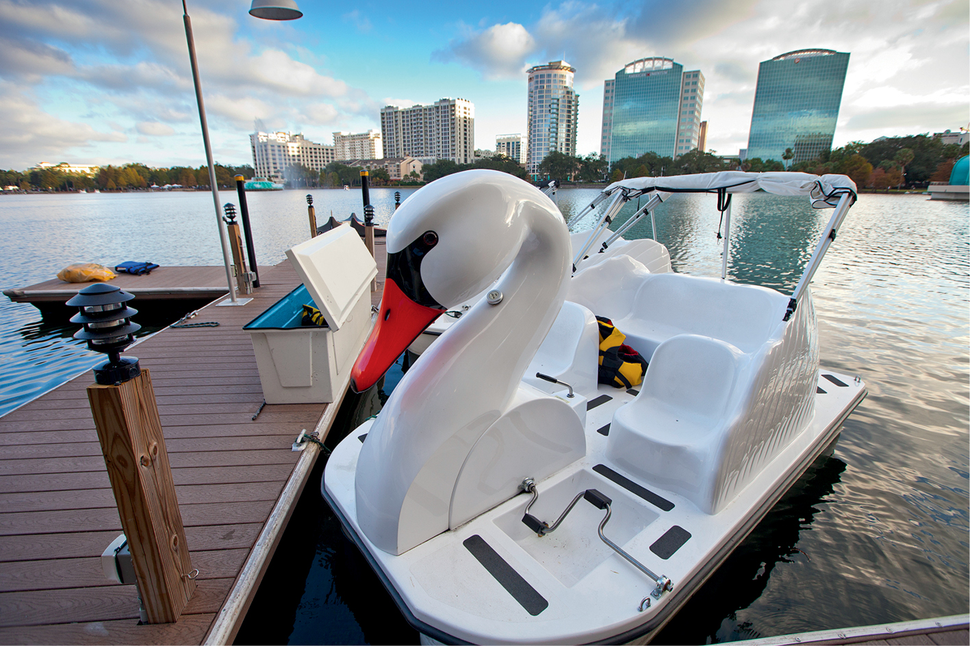 pedalinho de cisne lake eola orlando