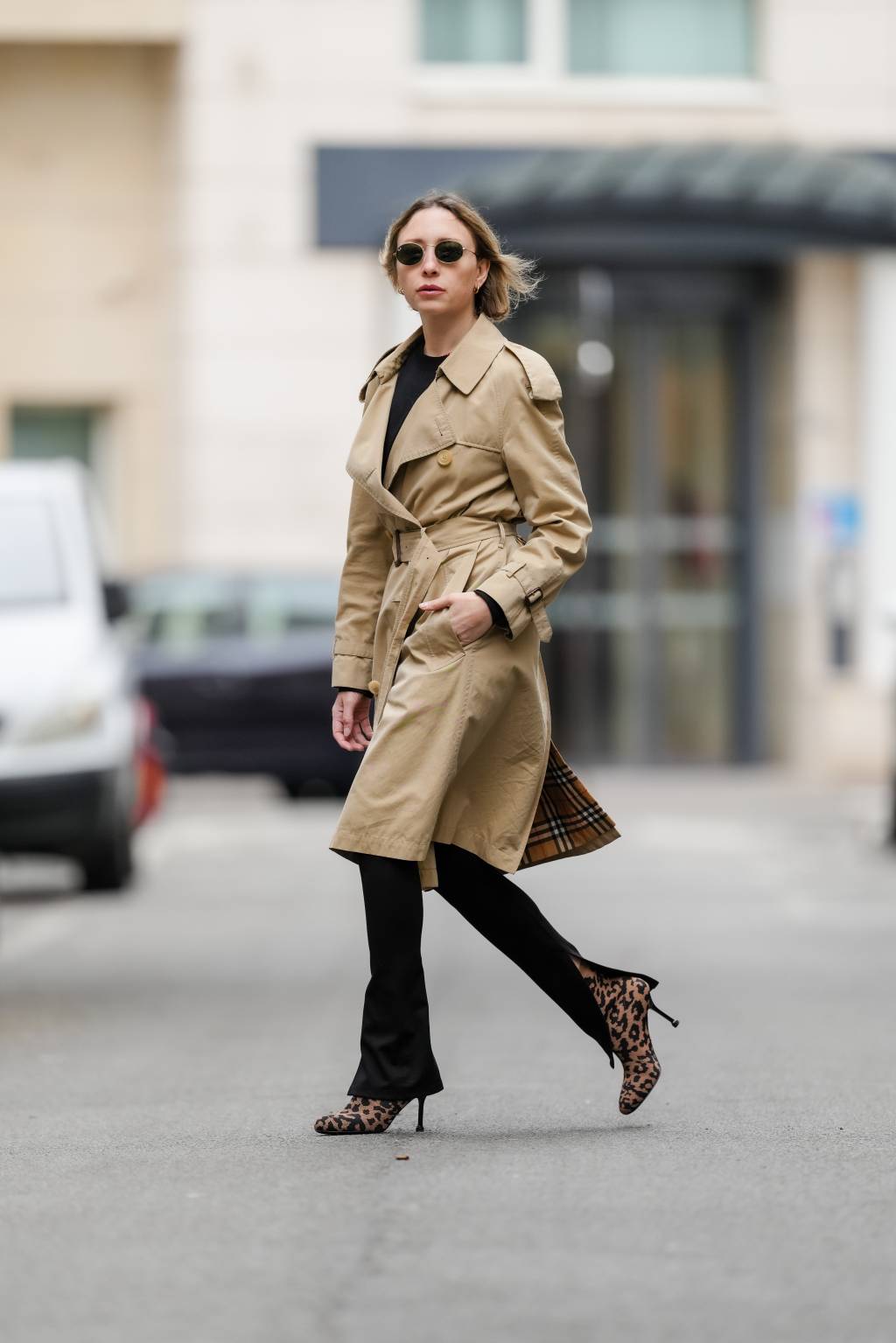 Fashion Photo Session In Paris – May 2024 bota estampa animal de onça