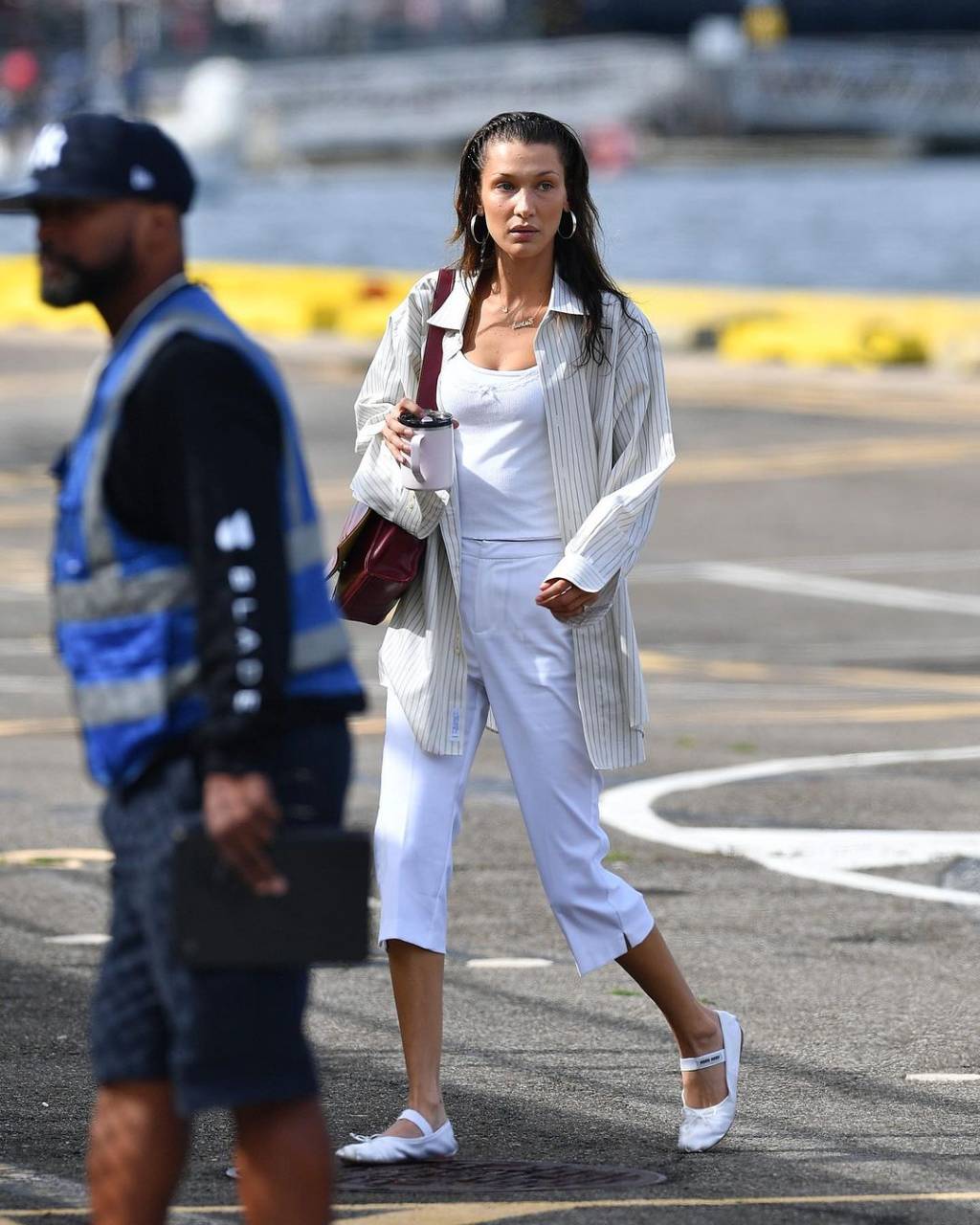 calca-capri-branca calça capri branca Bella Hadid