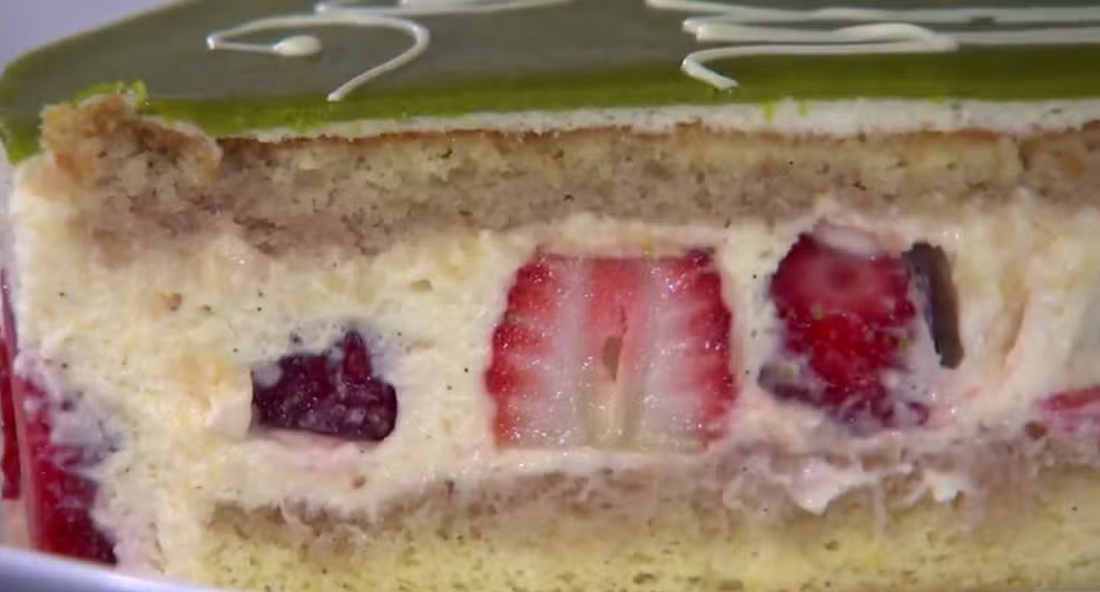 Como fica o recheio do fraisier, bolo de morango francês