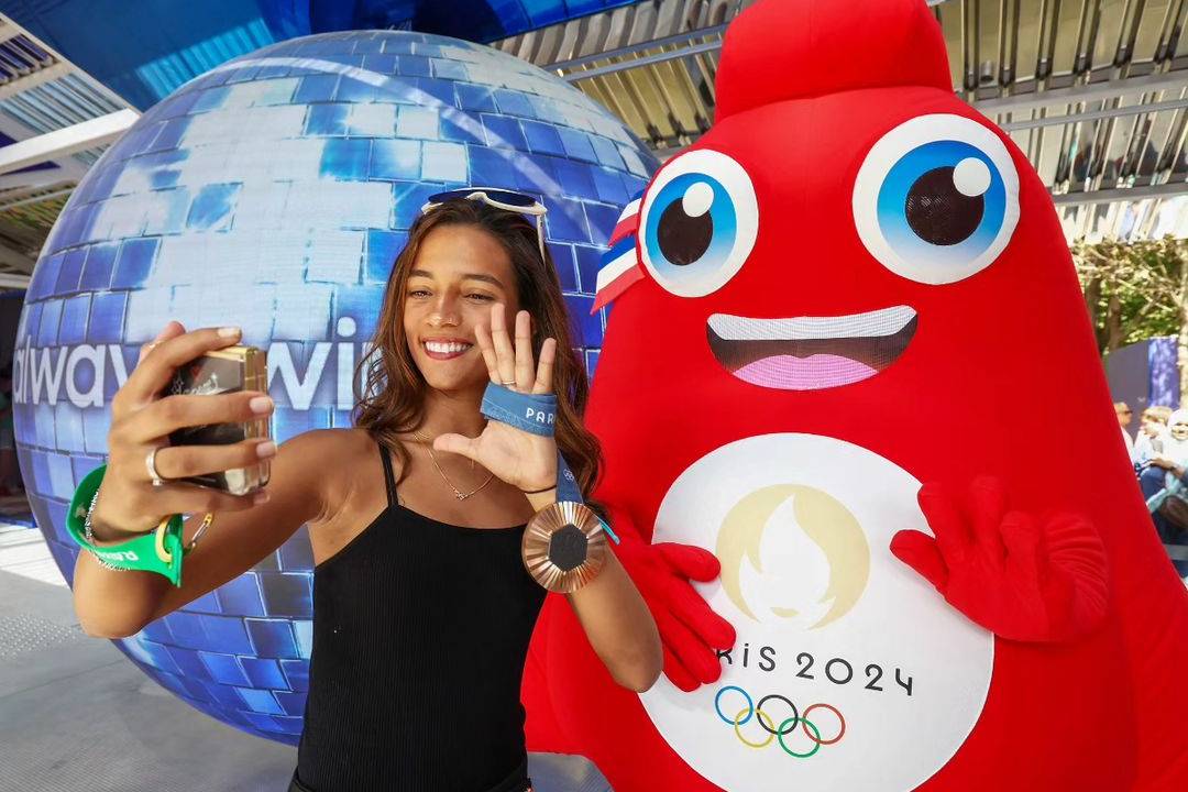 Rayssa Leal com celular Galaxy Flip6: testamos o celular dos atletas nas Olimpíadas