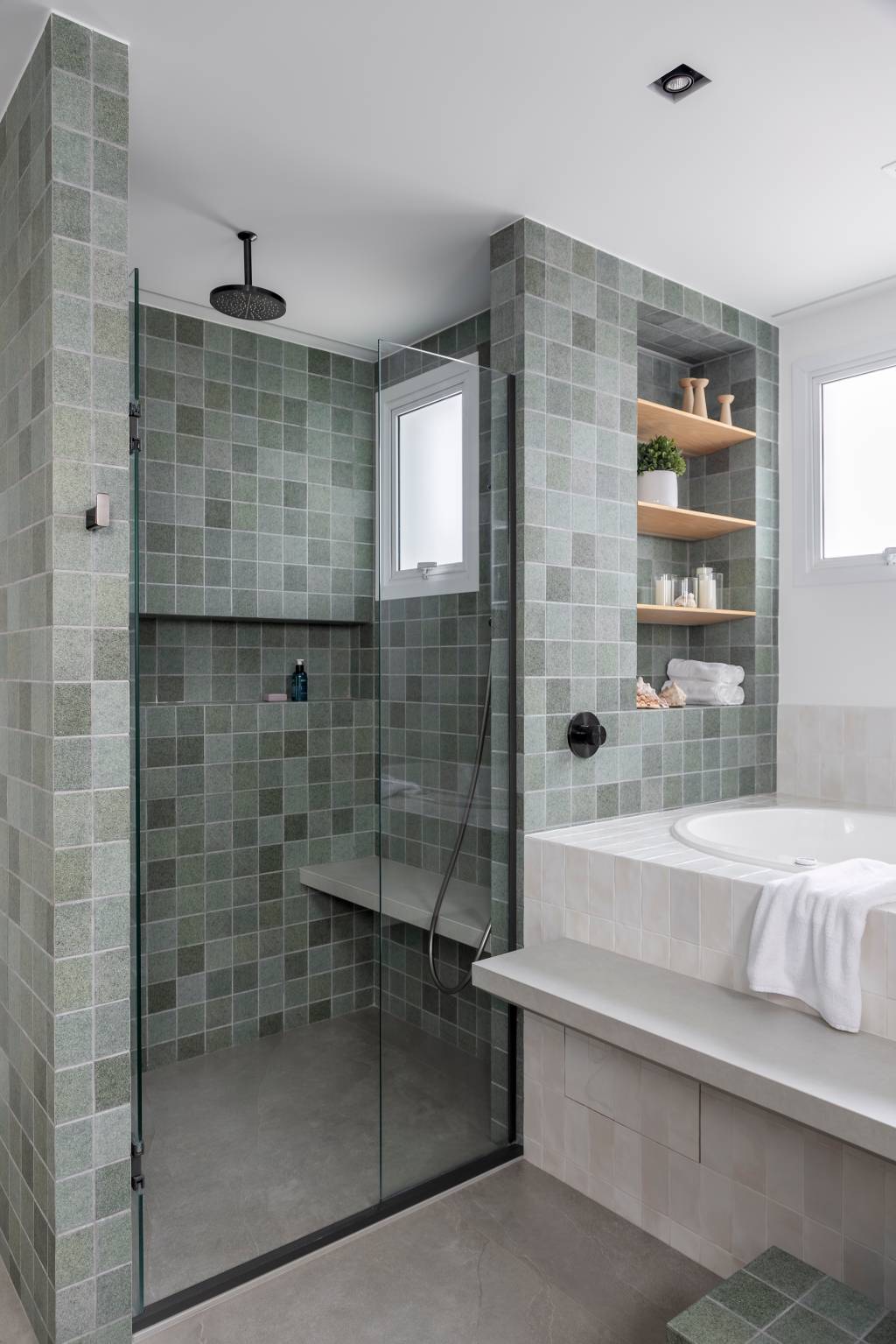 banheiro-verde-acinzentado Banheiros com decoração verde para se inspirar