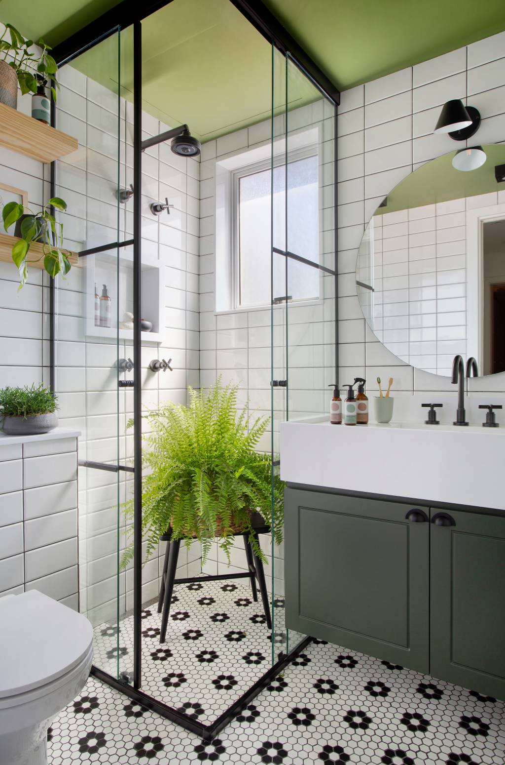 banheiro-verde-vintage Banheiros com decoração verde para se inspirar