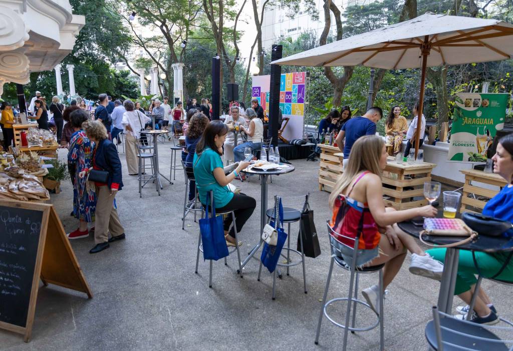 Há áreas para venda de comidas também