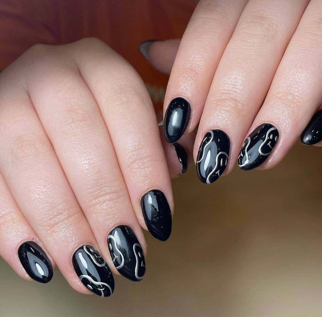 inspirações-unhas-pretas-decoradas-desenhos-metálicos inspirações-unhas-pretas-decoradas-desenhos-metálicos