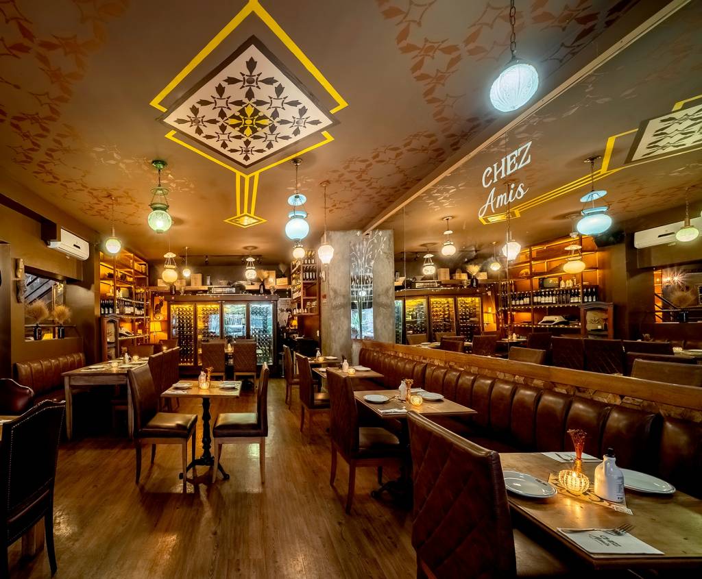 restaurantes-se-sentir-em-paris-chez-amis O ambiente do restaurante Chez Amis, em São Paulo
