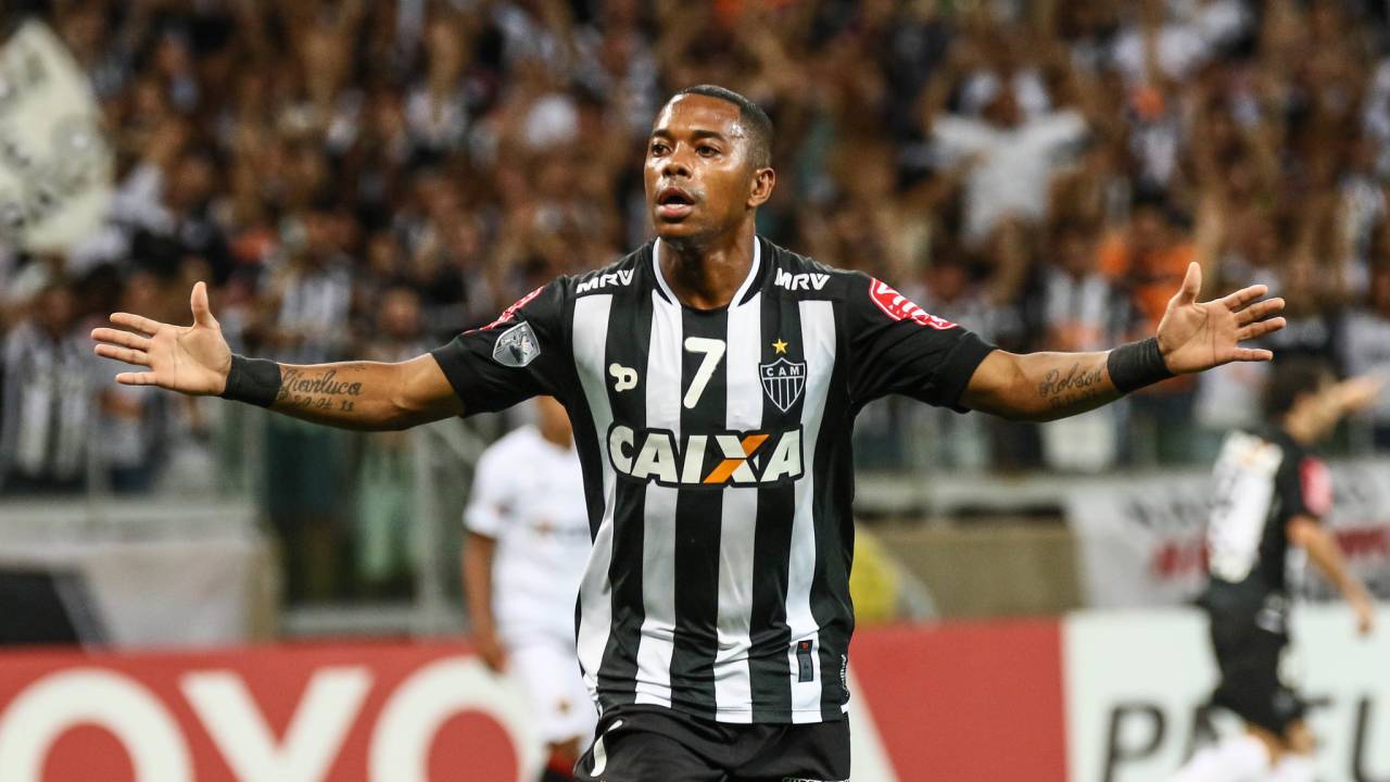 Robinho preso por crime de estupro coletivo.