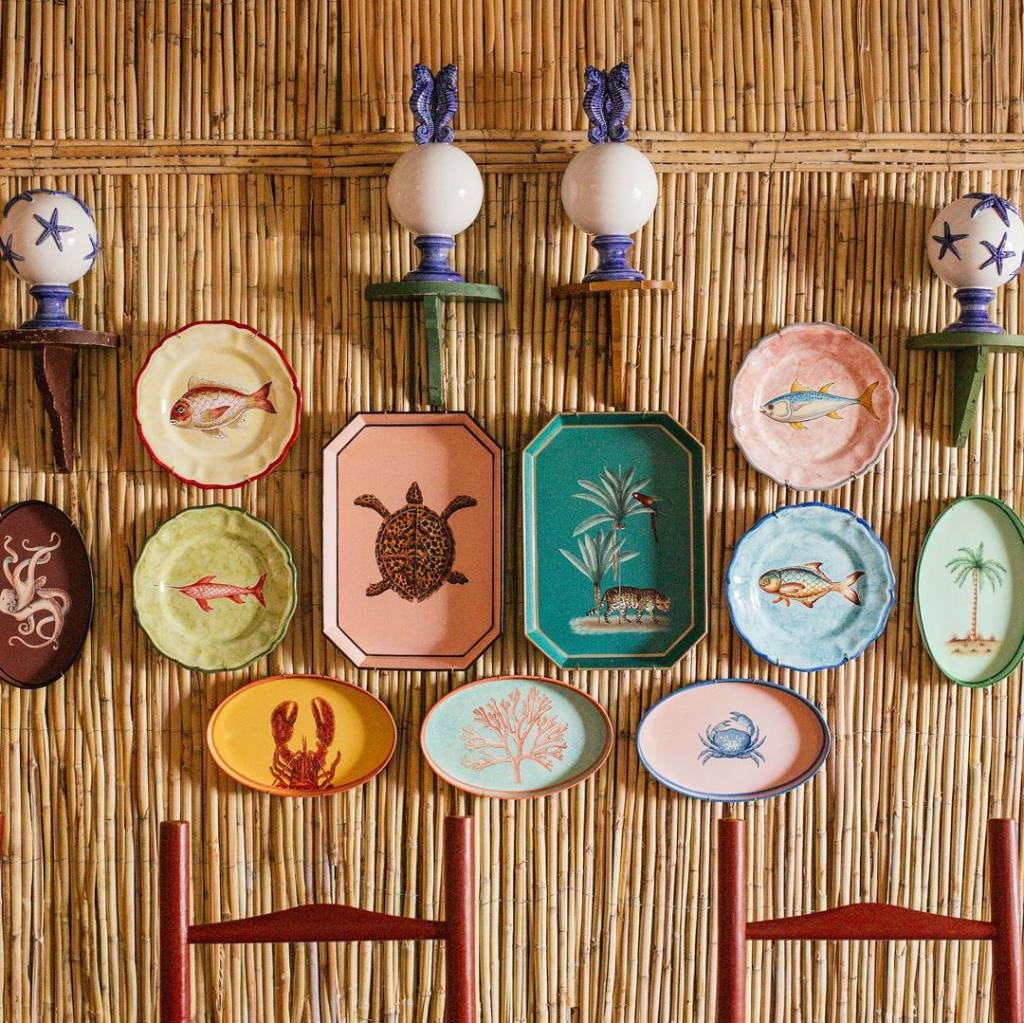 decoração-de-parede-com-pratos Parede criativa com pratos