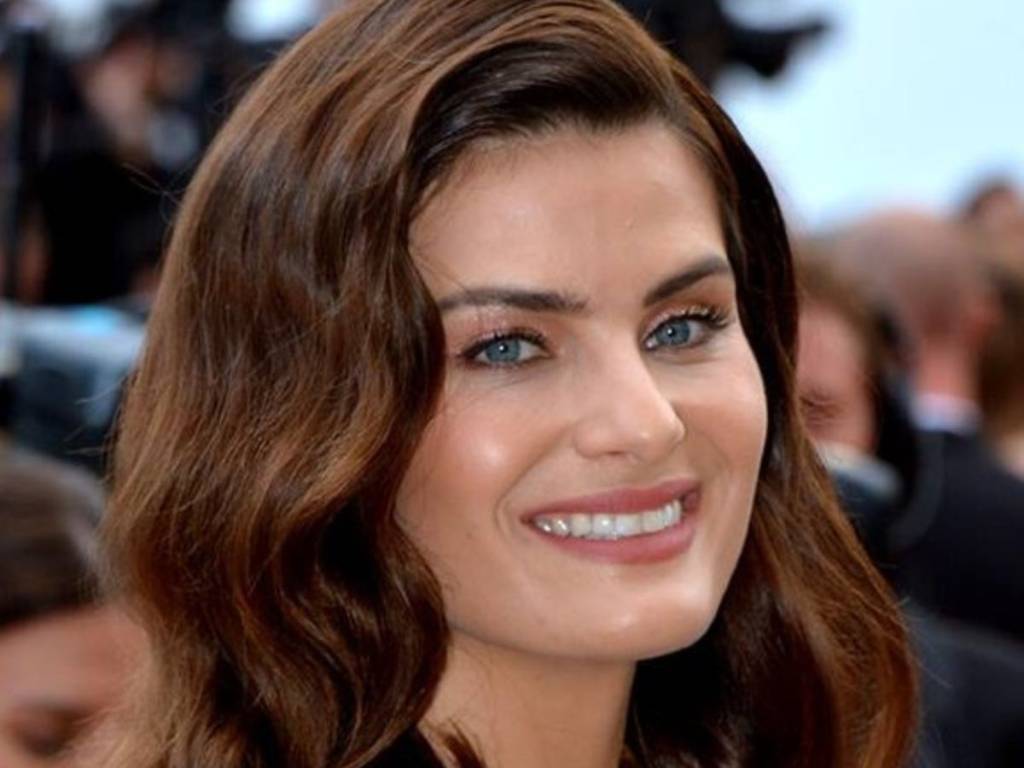 Isabeli Fontana anuncia retorno à Victoria’s Secret
