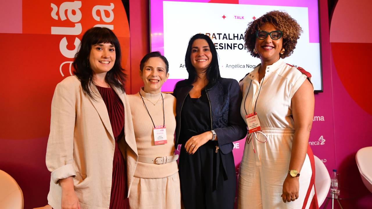 A oncologista Angélica Nogueira, a oncologista Ana Amélia Viana, a pesquisadora em saúde pública Silvia Ferrite e Karin Hueck, editora-chefe de CLAUDIA