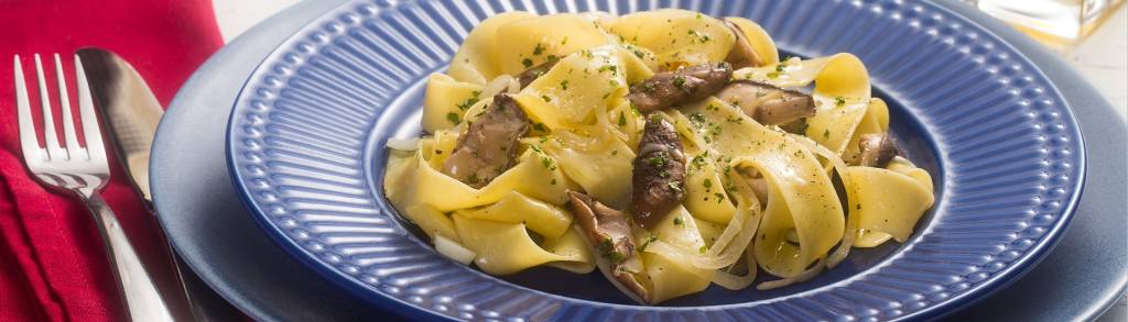 Macarrão com shitake é aposta prática para jantar