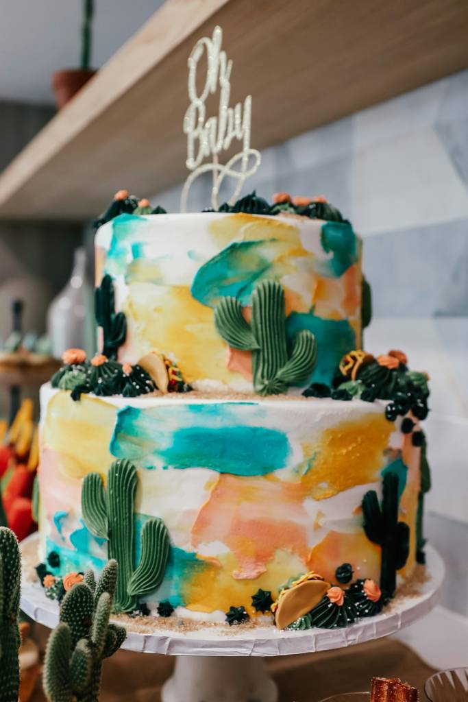 chá-de-bebê-bolo-colorido A festa deve ter como foco o amor e a felicidade