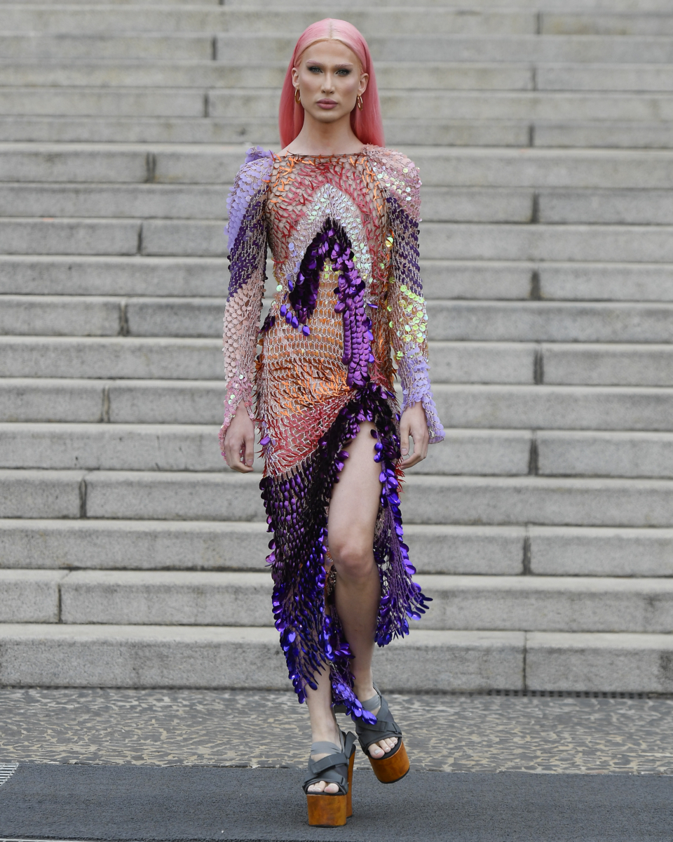 Iluminador-rosa Iluminador colorido é tendência da SPFW