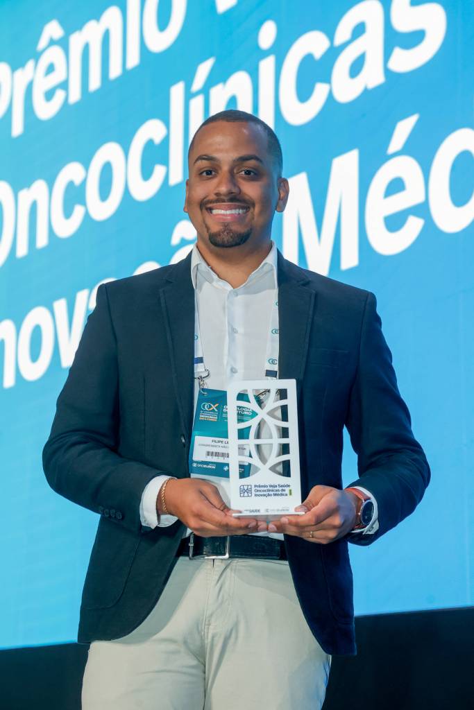 imagem vertical_ONCOCLINICAS2 Cientista recebe prêmio