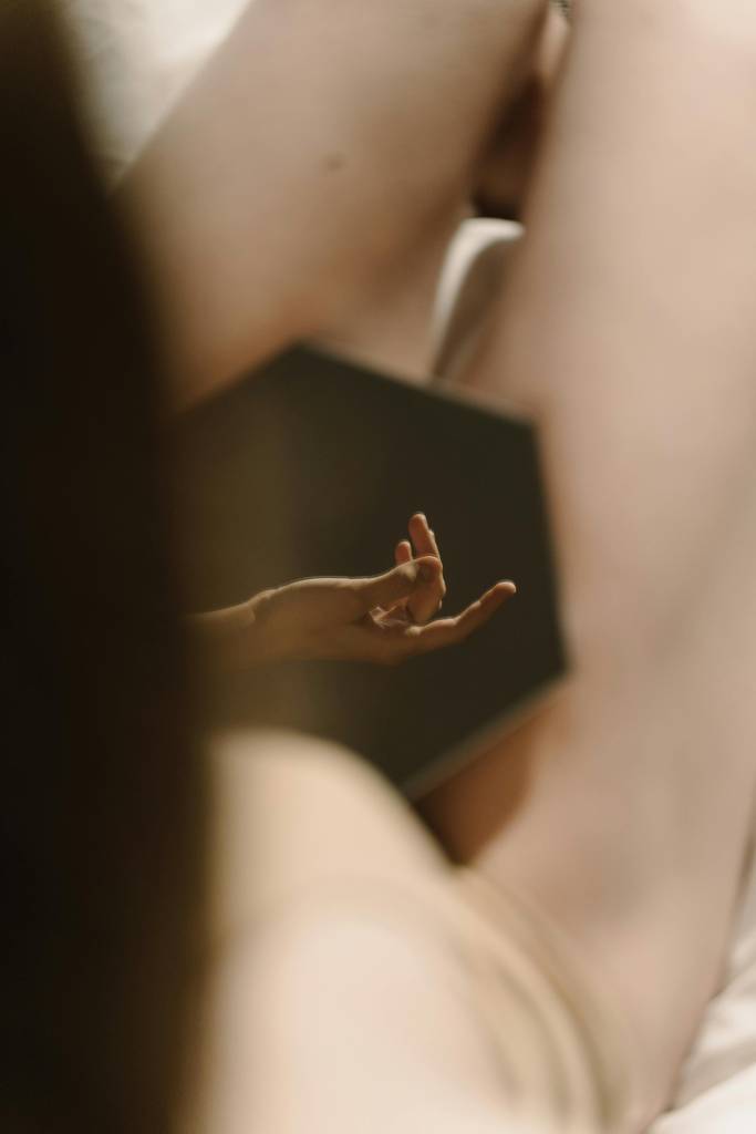 pornografia-relacionamentos-traição Consumir pornografia é considerado traição? Terapeuta sexual responde