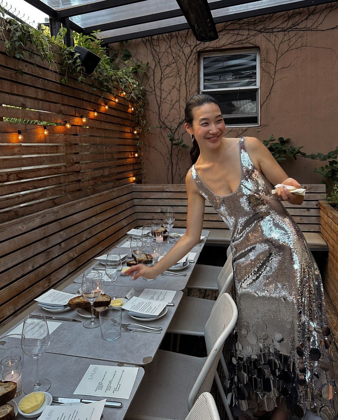 Brilho em look dos anos 1980