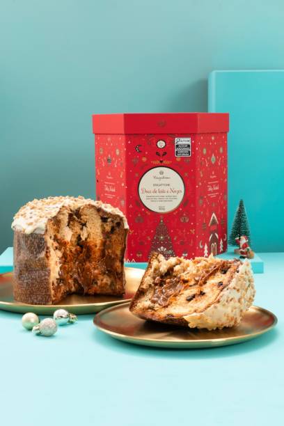 Brigaderia - Panettone de Doce de Leite com Nozes, com gotas de chocolate recheado com doce de leite, coberto com chocolate branco e nozes caramelizada granulada (R$ 149 - 900g) Brigaderia - Panettone de Doce de Leite com Nozes, com gotas de chocolate recheado com doce de leite, coberto com chocolate branco e nozes caramelizada granulada (R$ 149 - 900g)