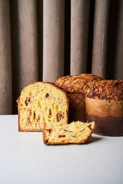 Panetone Le Jazz Boulangerie - Fermentado naturalmente e feito com laranja confit, chocolate e amêndoas (R$ 115 - aprox. 1kg) Panetone Le Jazz Boulangerie - Fermentado naturalmente e feito com laranja confit, chocolate e amêndoas (R$ 115 - aprox. 1kg)