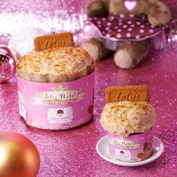 PikurruchA'S - Panetone de biscoito Lotus Biscoff, com massa artesanal, recheado com brigadeiro de doce de leite finalizado com brigadeiro de doce de leite e Crumble de nuts variadas (R$ 189 - 1kg) PikurruchA'S - Panetone de biscoito Lotus Biscoff, com massa artesanal, recheado com brigadeiro de doce de leite finalizado com brigadeiro de doce de leite e Crumble de nuts variadas (R$ 189 - 1kg)