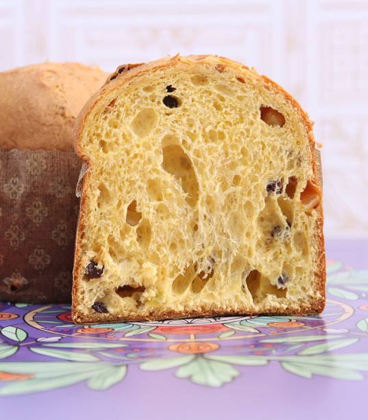 Zulcare - Panetone Tradicional com frutas cristalizadas, como cidra e laranja italiana e uvas passas (R$ 140 - 500g Zulcare - Panetone Tradicional com frutas cristalizadas, como cidra e laranja italiana e uvas passas (R$ 140 - 500g