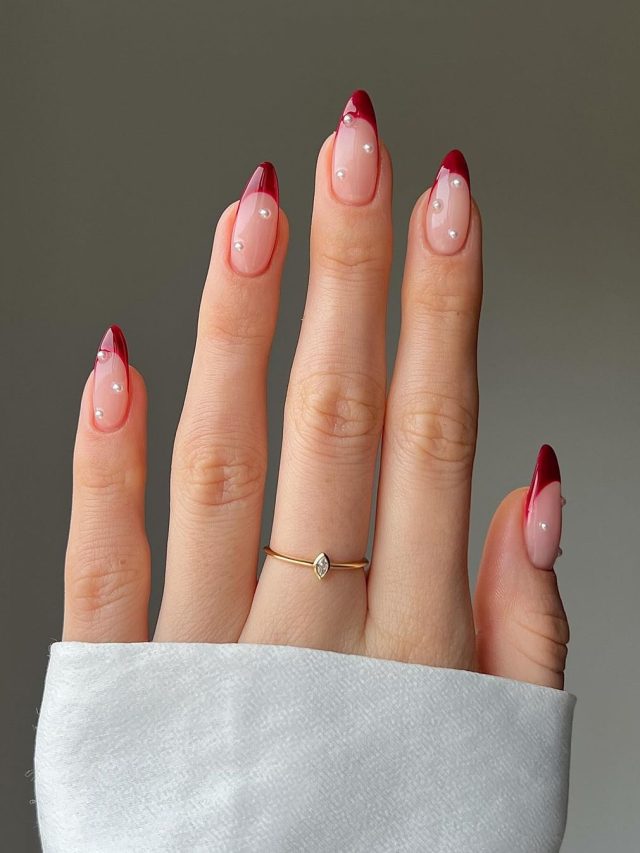 Capa de: 8 ideias de unhas lindas e fáceis para arrasar no Natal 2025