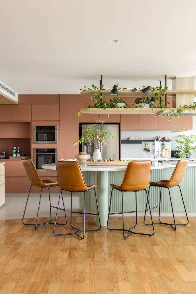 cor-do-ano-cozinha-decoração-inspiração Cor 2025: 5 projetos que apostam em tons parecidos com o mocha mousse