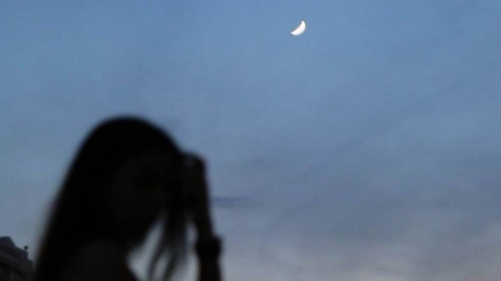 Cortar o cabelo na lua crescente ajuda a crescer
