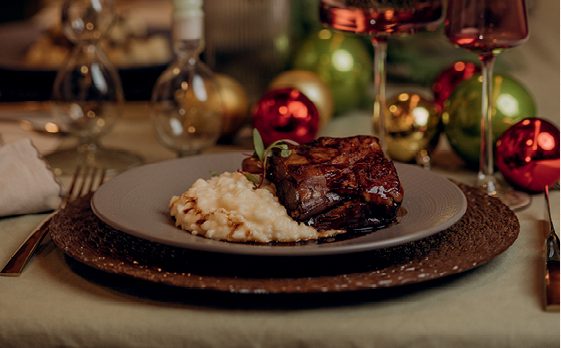 Paleta de cordeiro ao molho do assado com cuscuz marroquino