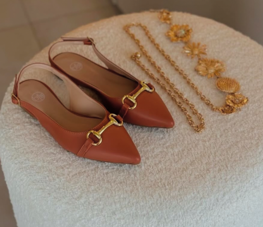 sapatilha-tendência-2025-Slingback O que é uma sapatilha slingback?