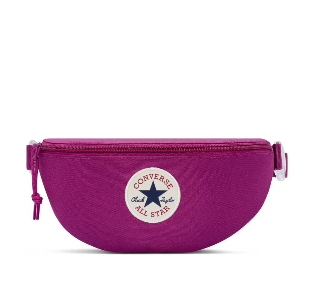 A pochete tamb&eacute;m adiciona estilo ao look