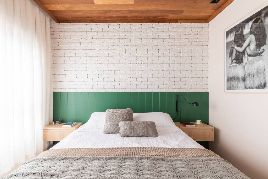 Quarto com tijolos aparentes