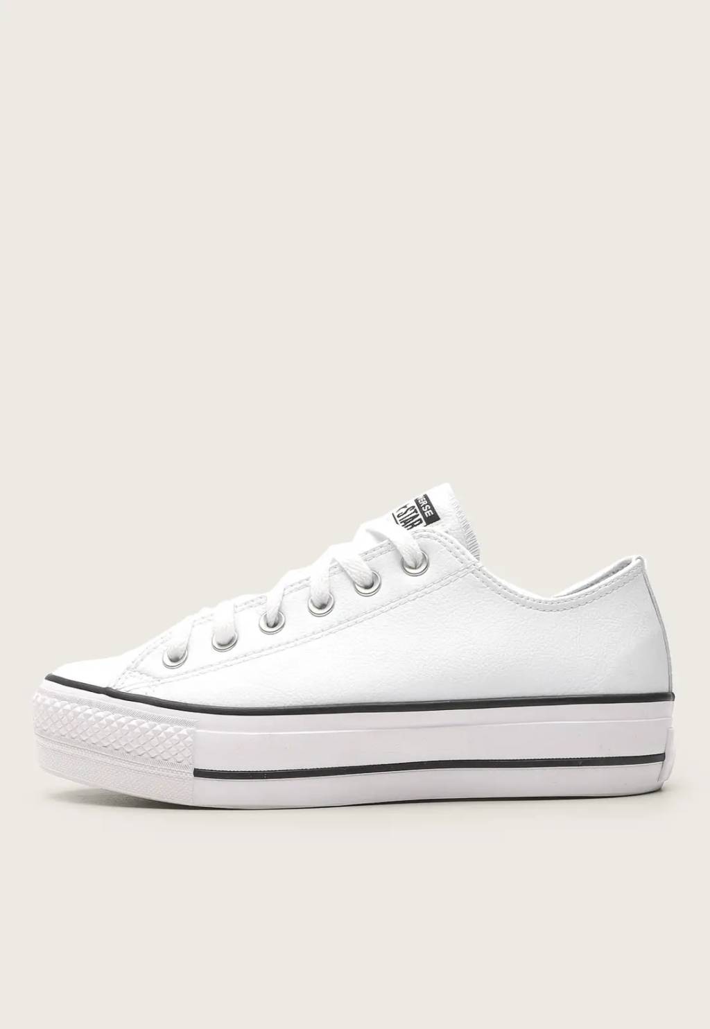 Look com all star branco para o trabalho