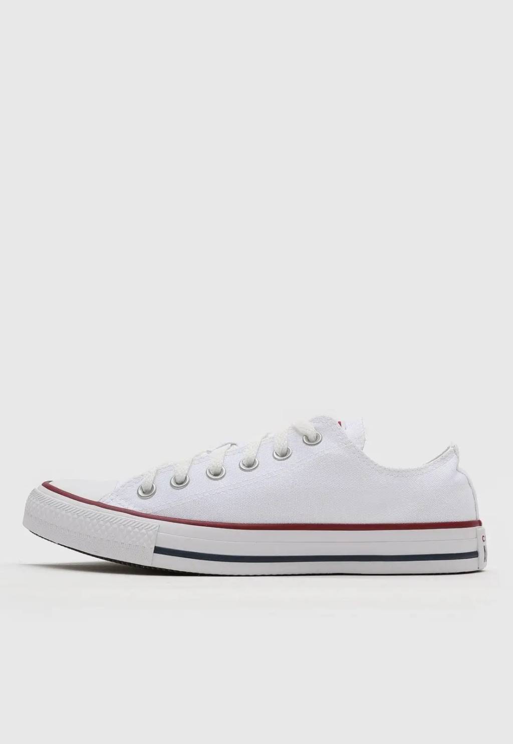 All star branco em look de trabalho