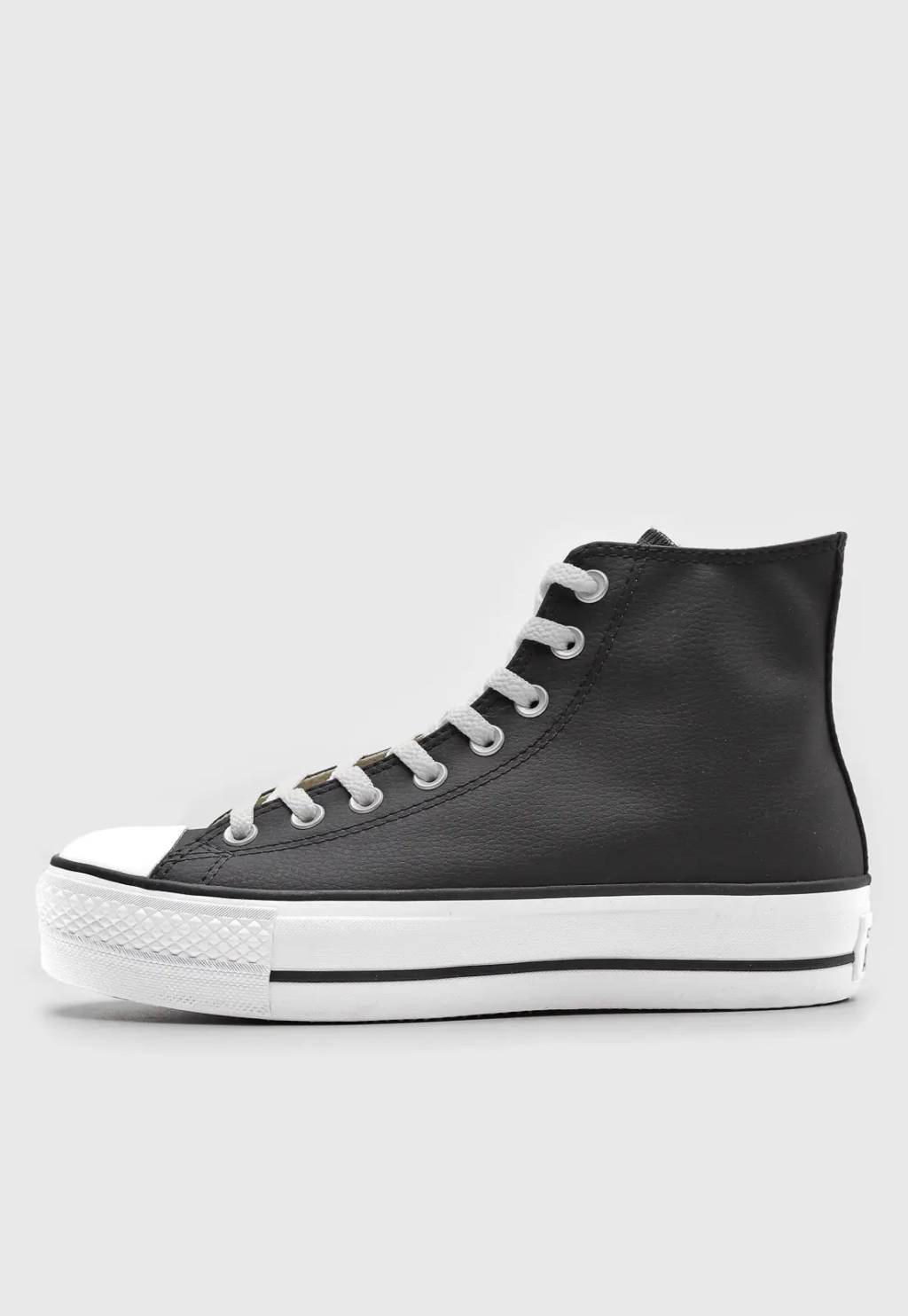 Look com all star preto para o trabalho