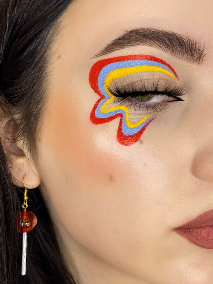 delineado-gráfico-carnaval-make-2025 6 tendências de maquiagem que vão bombar no Carnaval 2025