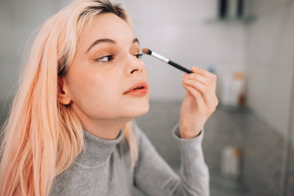 4 melhores pincéis de maquiagem para olhos (e como usá-los)