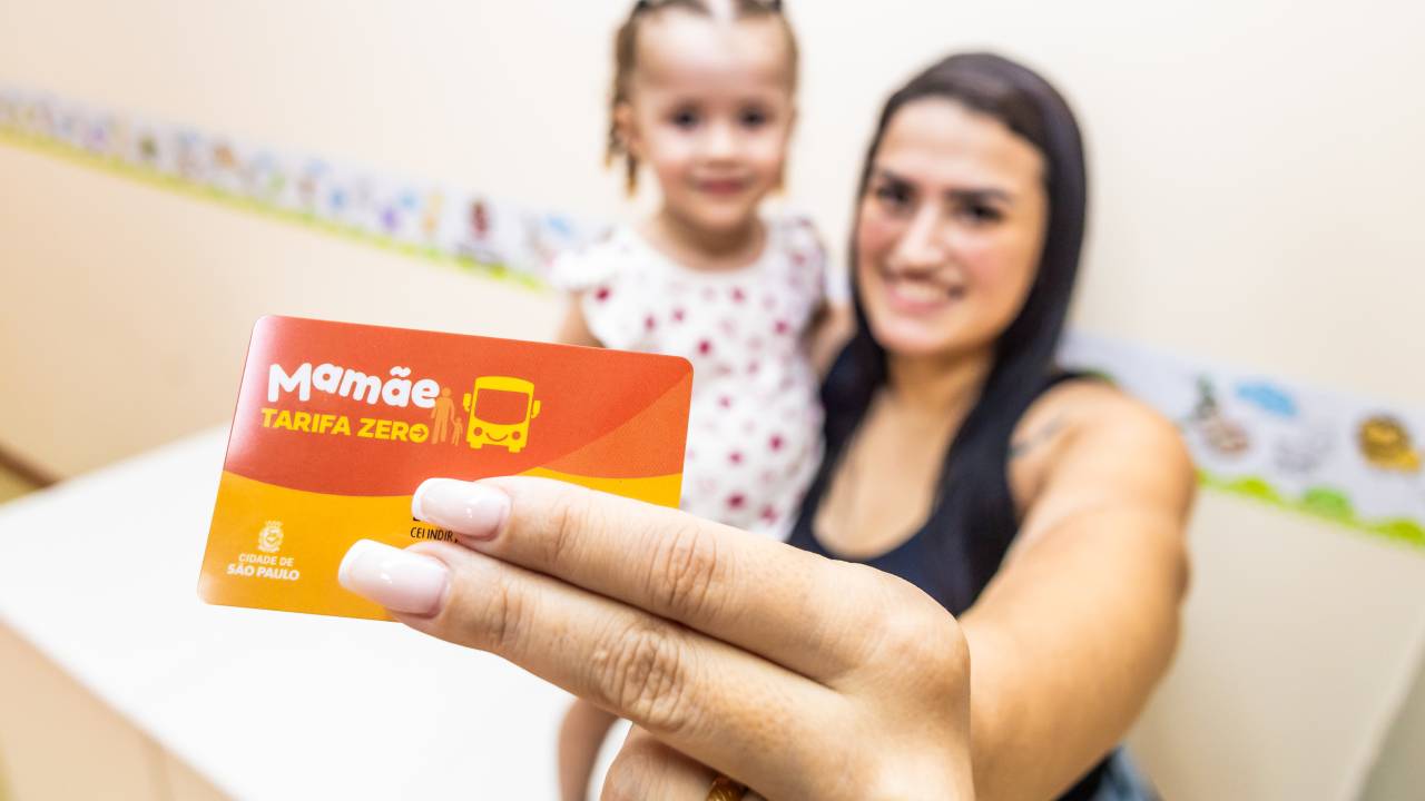 Com o cartão, mães que morem a mais de 1,5 km da creche em São Paulo poderão levar e buscar seus filhos